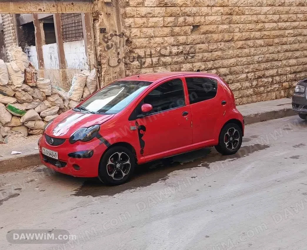 سيارة BYD حمراء للبيع