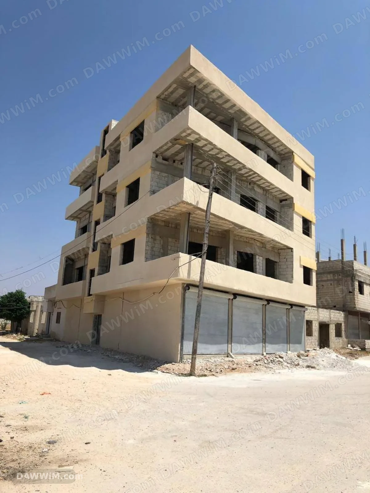 عمارة للبيع في حي الورود بحمص مع محلات تجارية