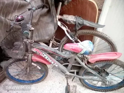 دراجة هوائية شبه مستعملة مع ملحقات