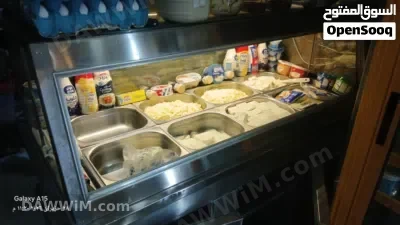 براد عرض ممتاز للمحلات بحالة شبه جديدة