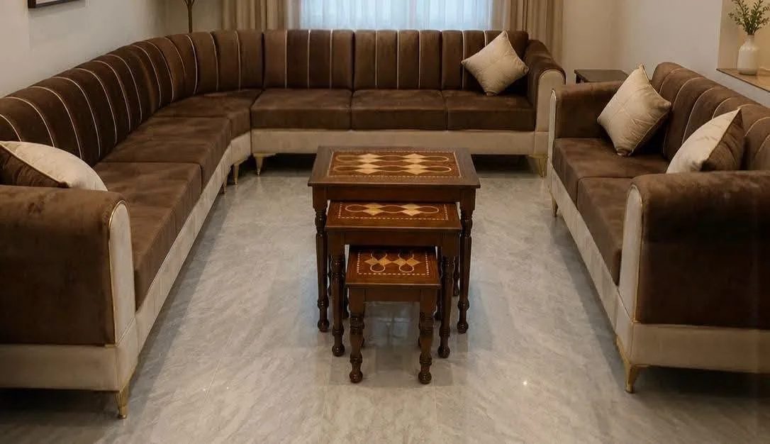 طقم كنبايات زاوية جديد مع طاولات خشب
