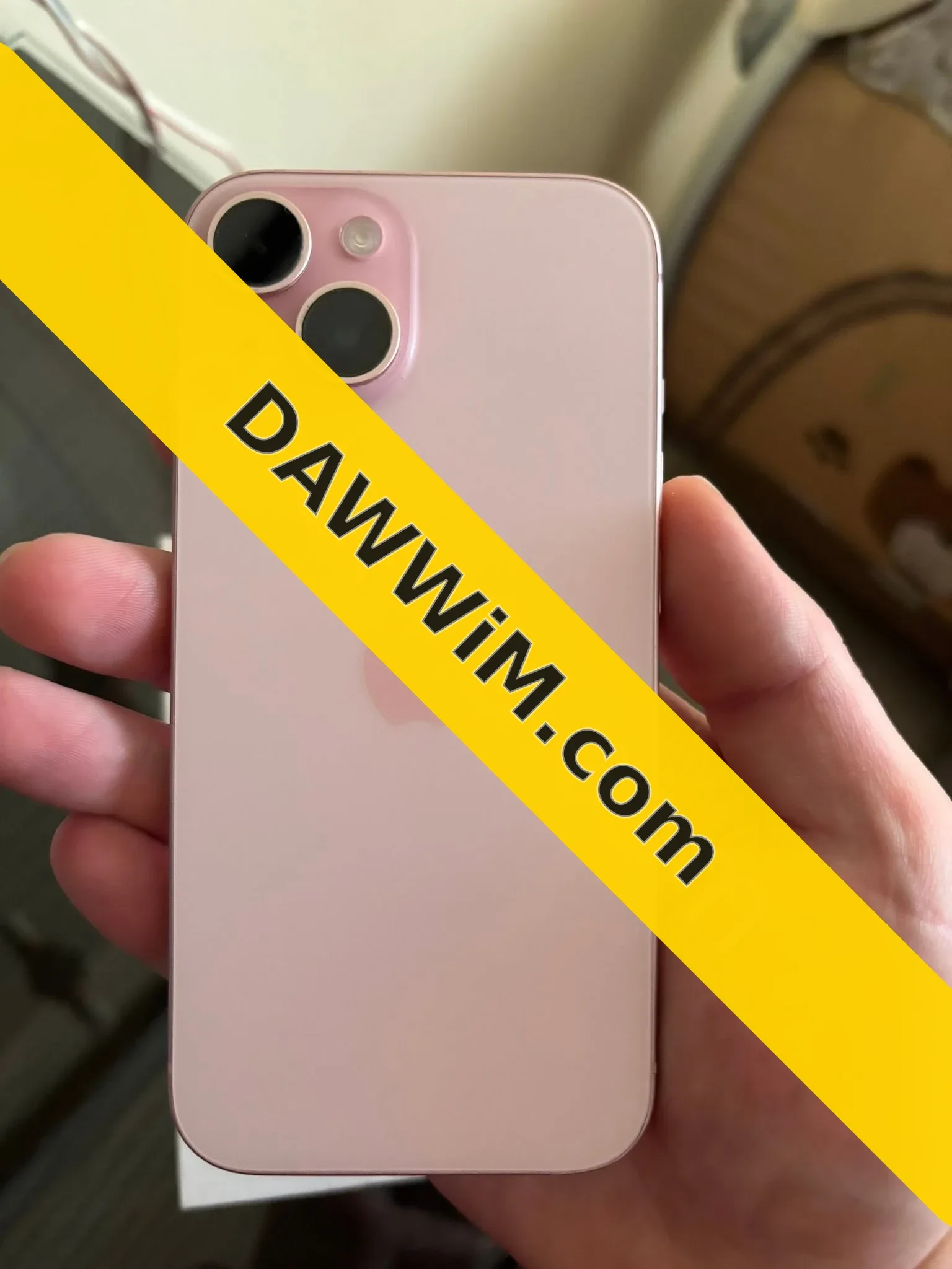للبيع iPhone 15 سعة 128 جيجابايت