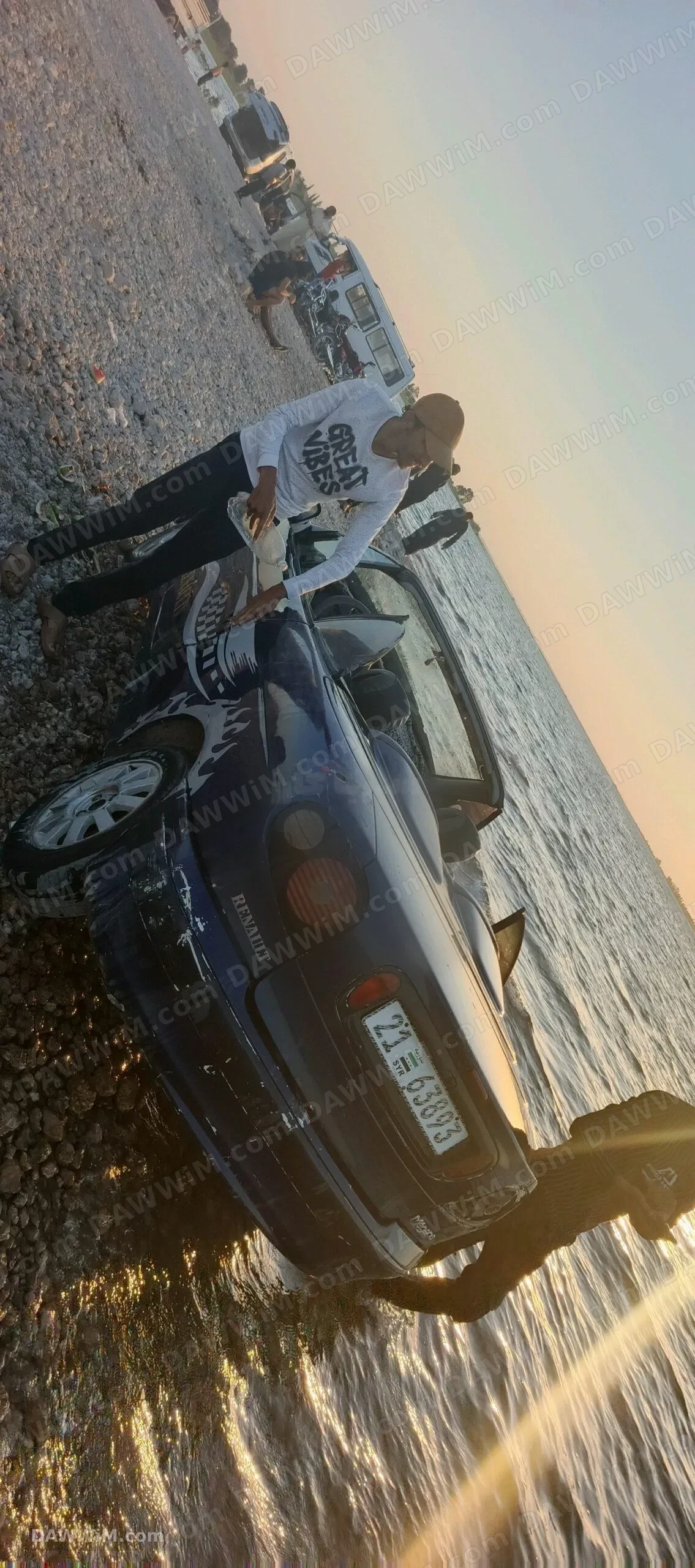 سيارة رينو ميغان مكشوفة موديل 2002 للبيع