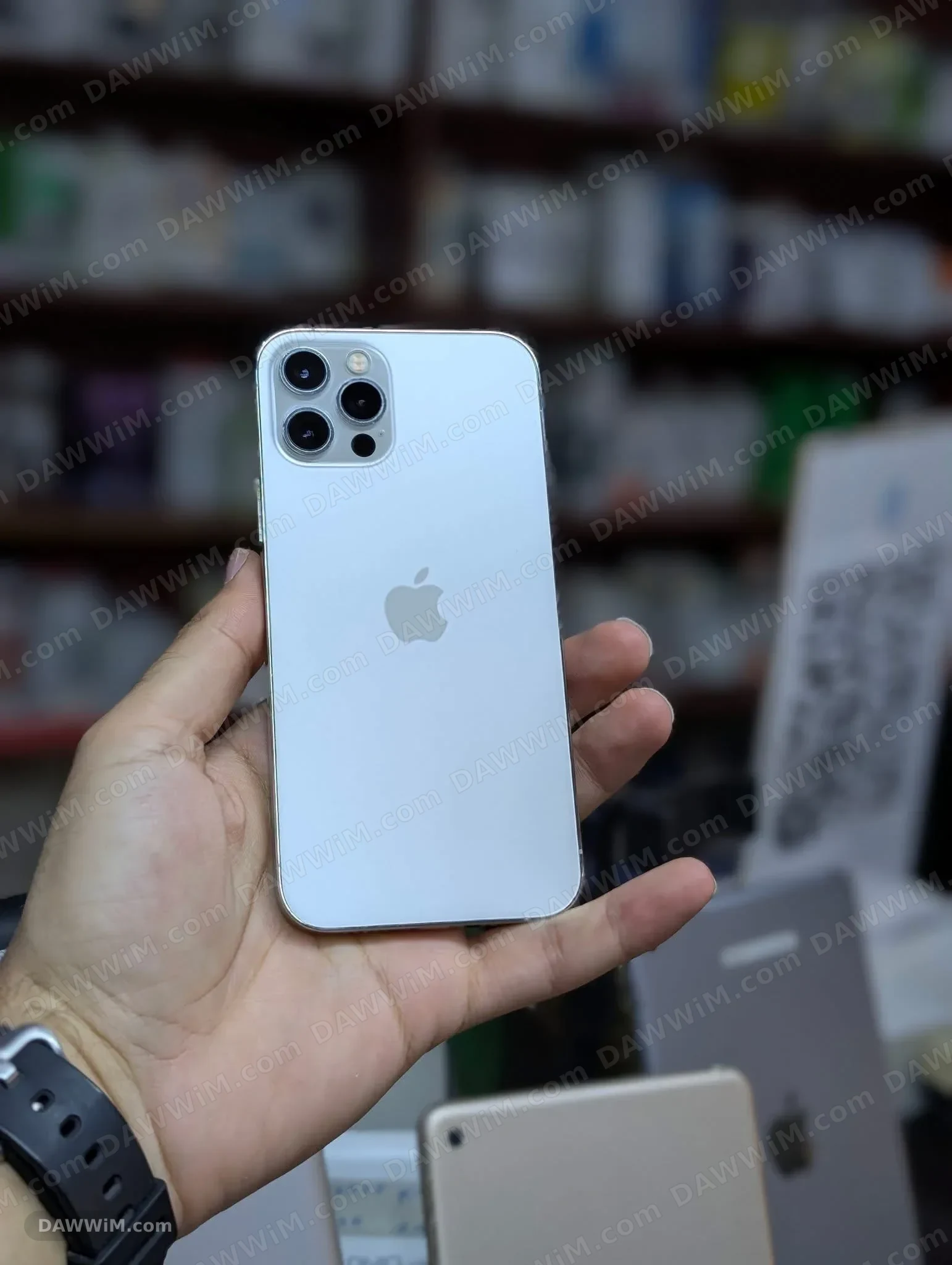 آيفون 12 برو للبيع