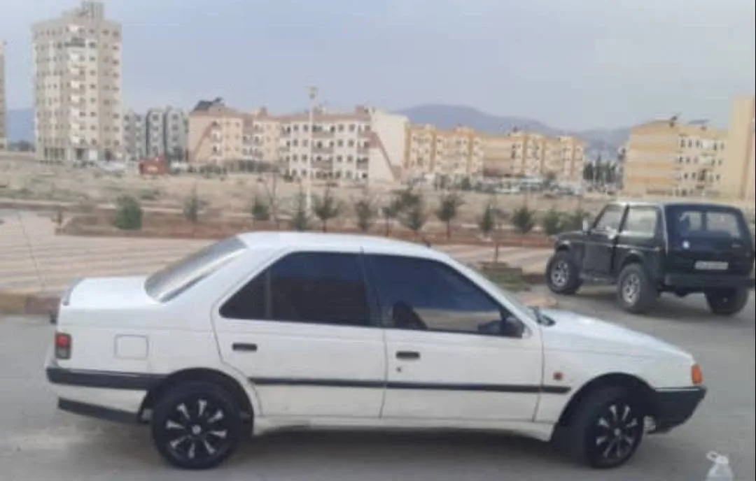 بيجو 405 روا للبيع في صحنايا