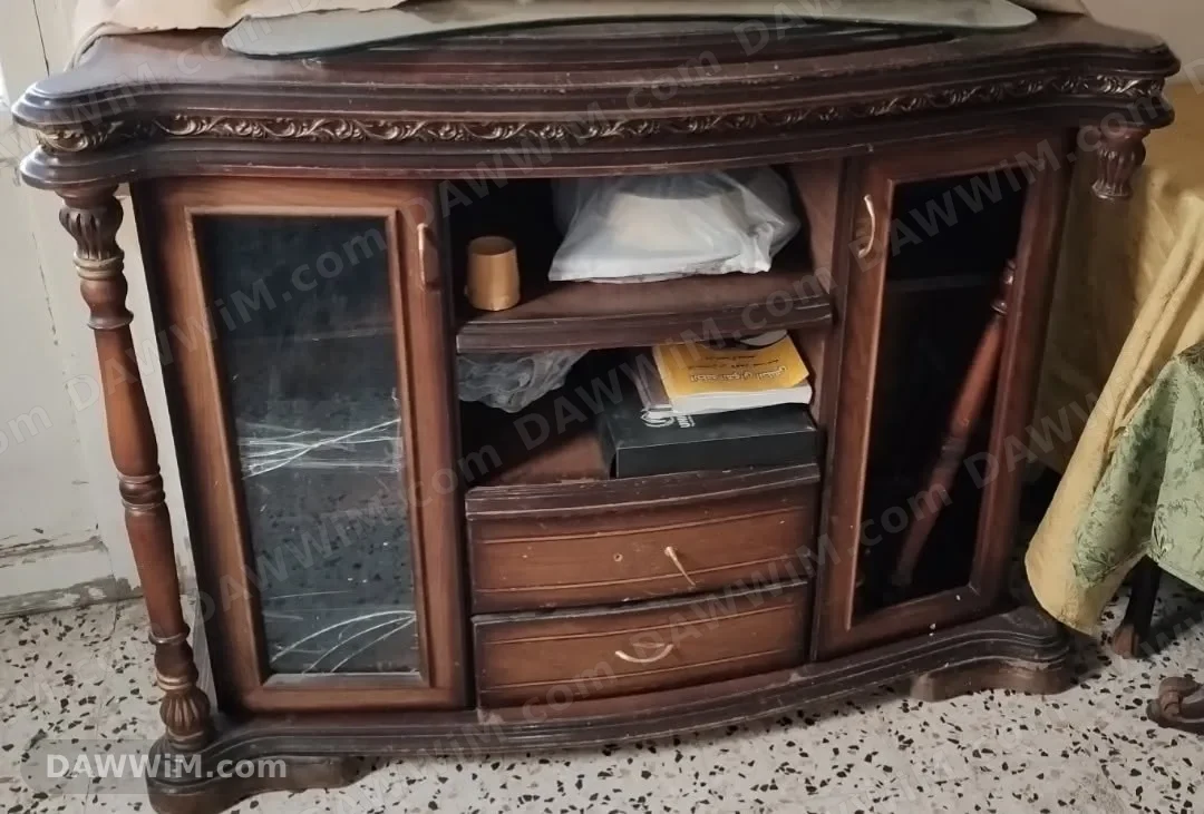 طاولة تلفزيون خشبية