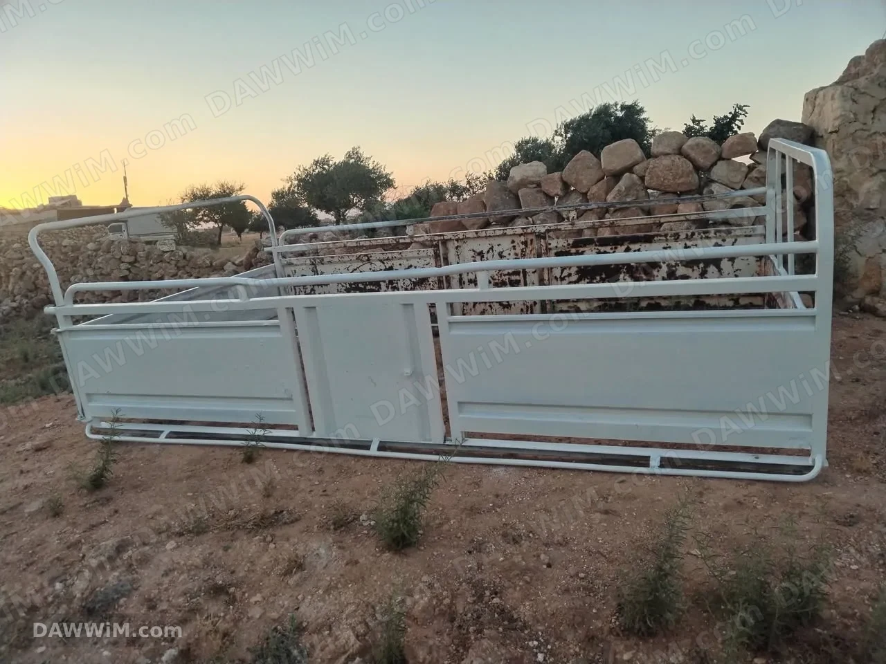 شبك سحب معدني لهيونداي