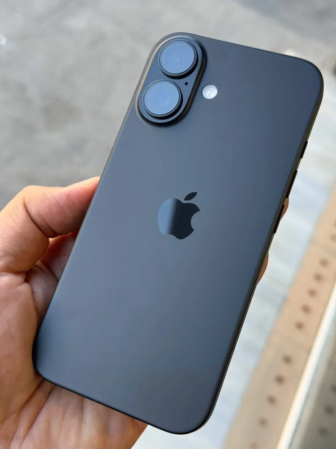 iPhone 16 مستعمل للبيع في حمص
