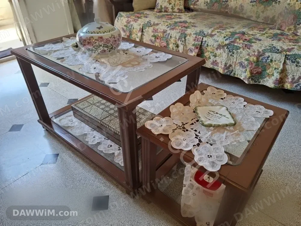 ديوانات لغرفة الجلوس مع طقم طاولات