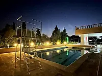 مزرعة وفيلا للبيع في قطنا مع مسبح وطاقة شمسية
