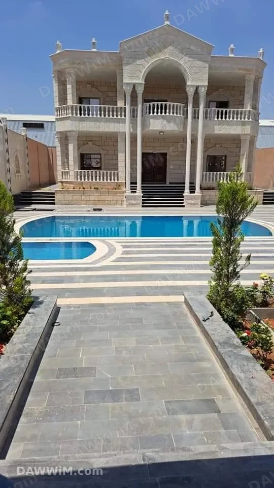 مزرعة ملكية فاخرة ومفروشة للبيع في حماة