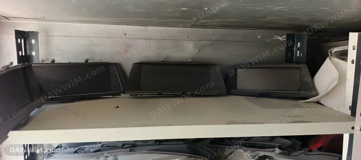 شاشات عريضة لسيارات بي إم دبليو (BMW)