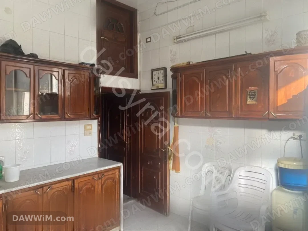 شقة سكنية للبيع في ساحة الميسات 220م