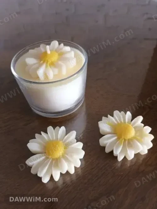 شموع معطرة بروائح وألوان مختلفة