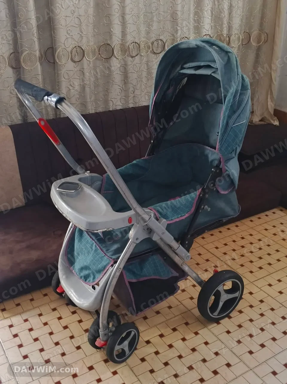 عربة أطفال مزدوجة بحالة جديدة