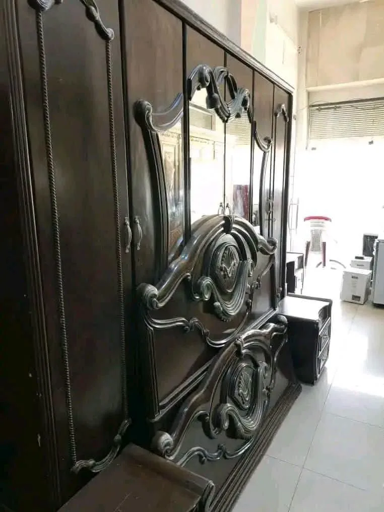غرفة نوم كاملة بحالة نظيفة جداً في صحنايا