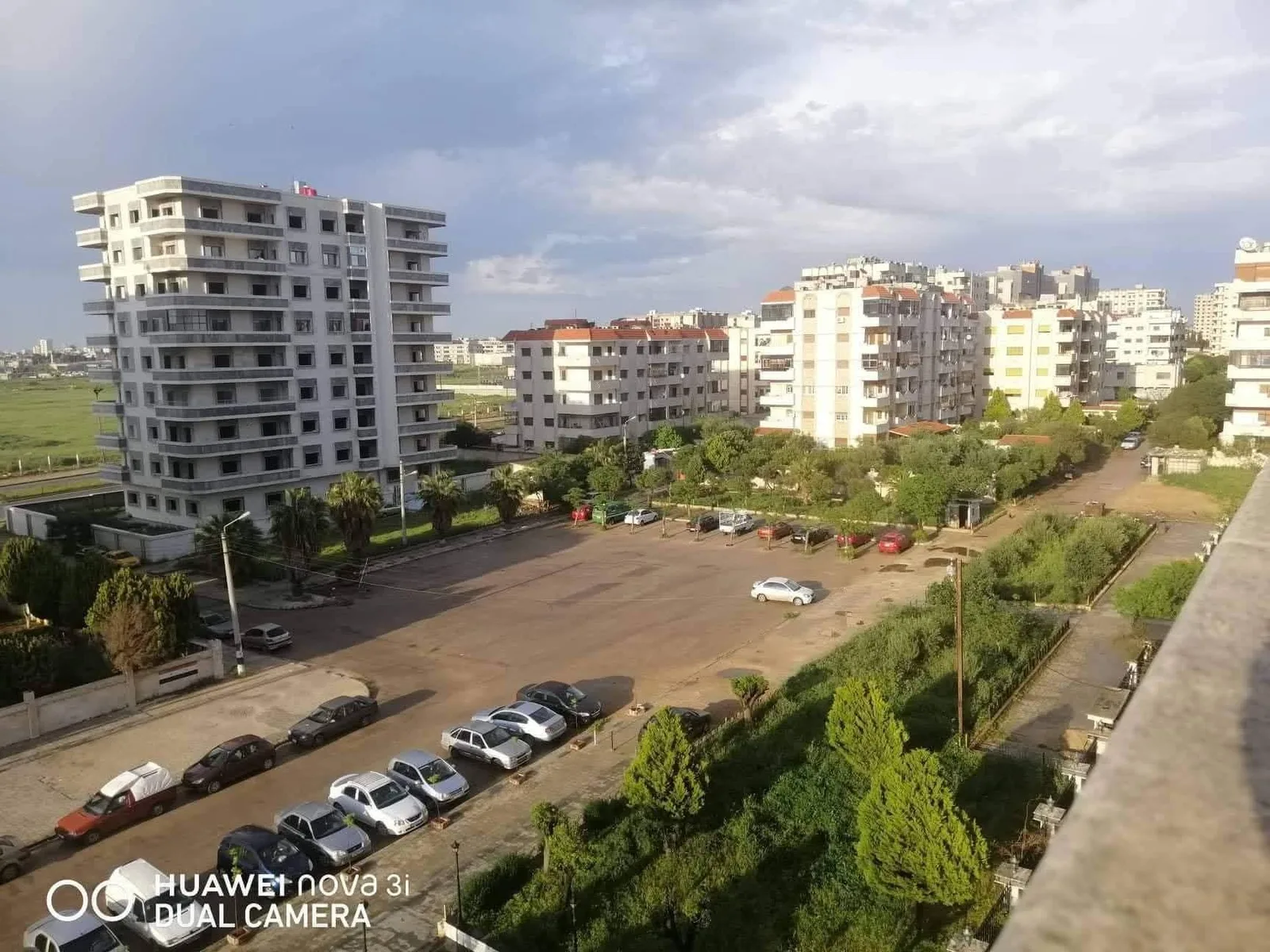 شقة سكنية أرضية للبيع في مساكن الغربية قرب برج الهلال