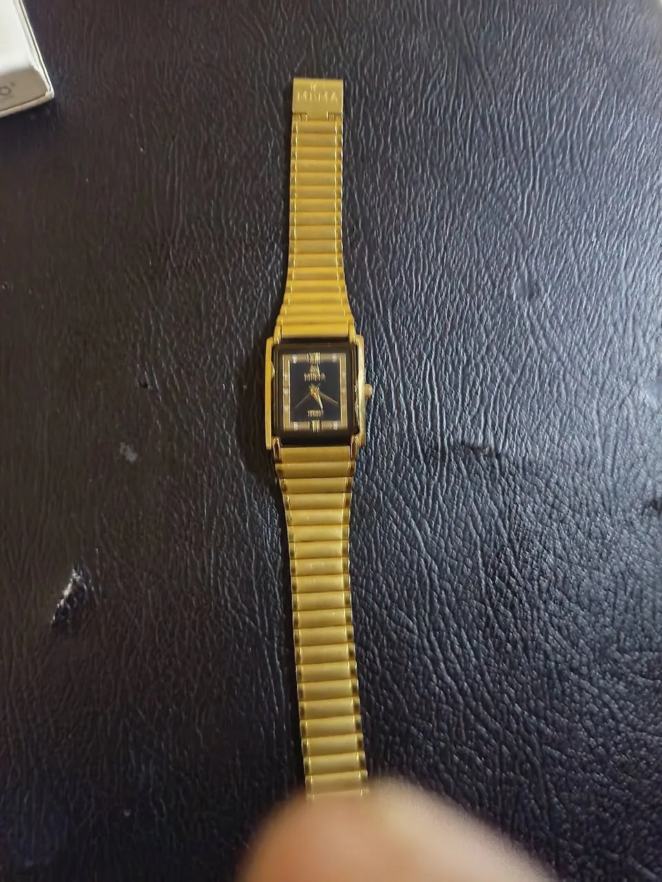 ساعات للبيع
