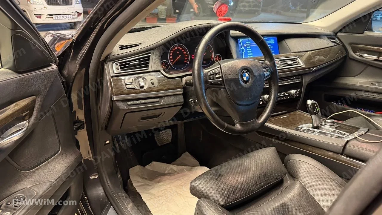 سيارة BMW 740 موديل 2012 للبيع