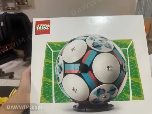 مكعبات ليغو (LEGO) بتصميم كرة قدم