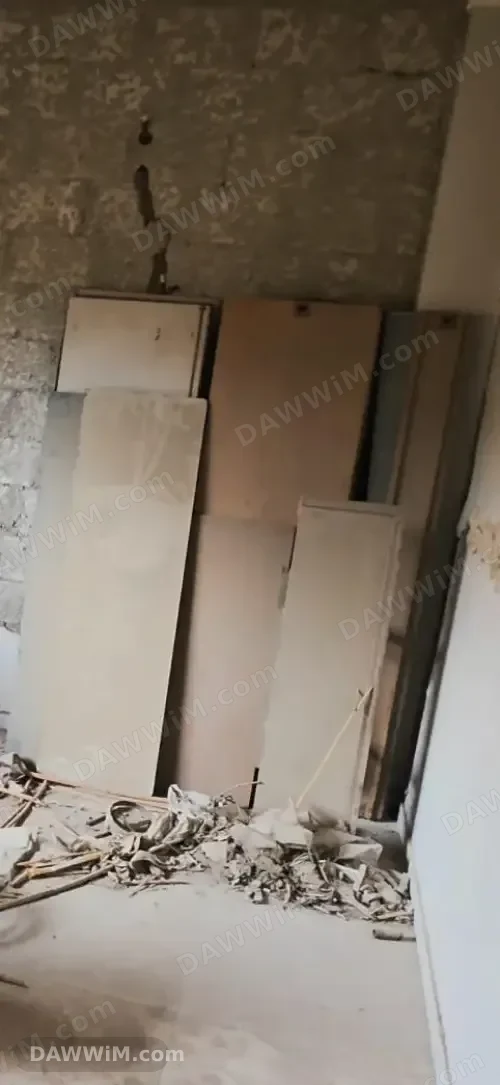 مجموعة قطع خشبية وأدراج وأرفف أثاث للبيع