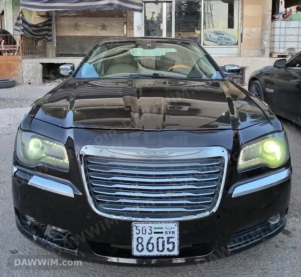 سيارة كرايسلر Chrysler 300M موديل 2012 للبيع