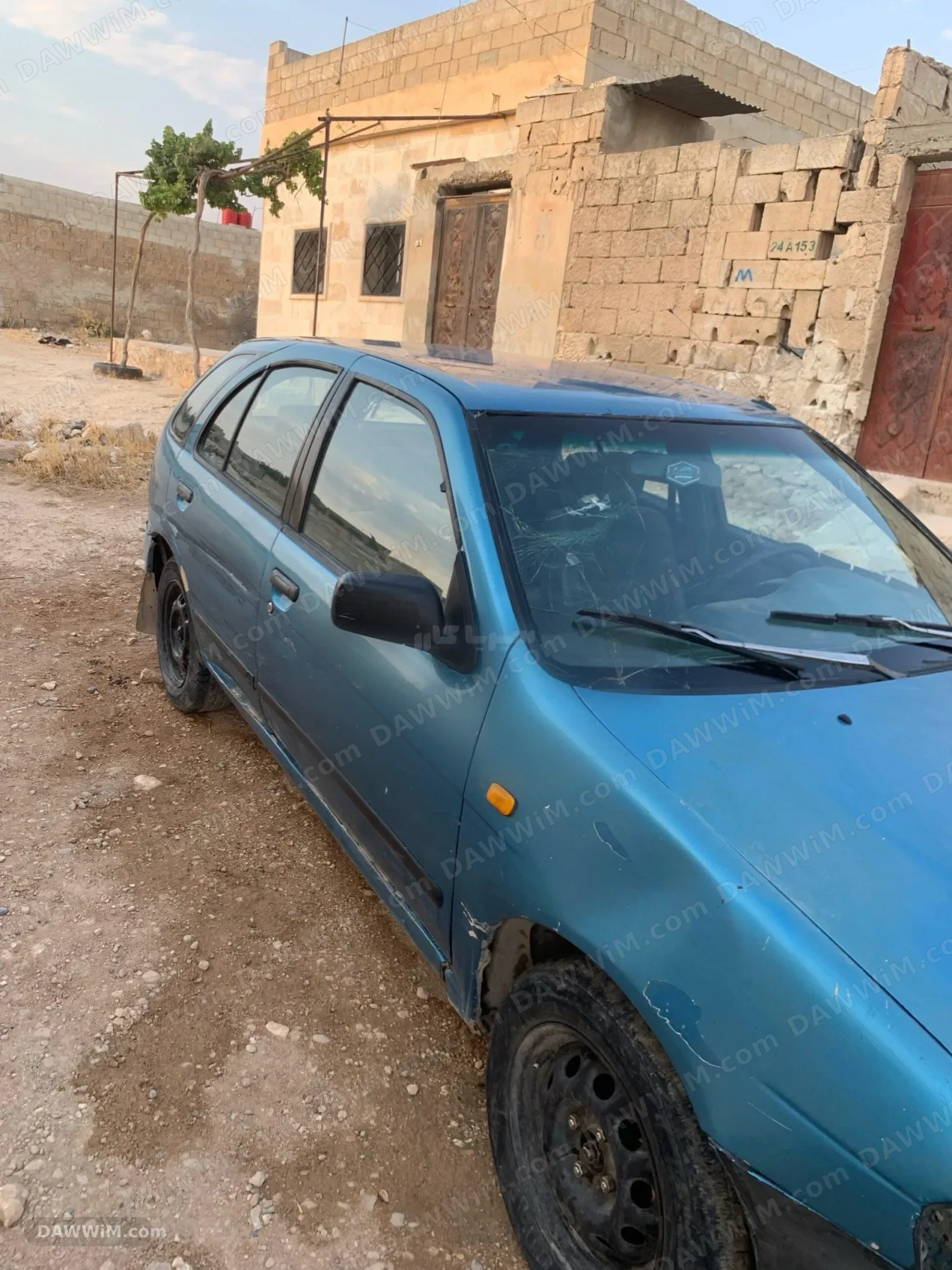 سيارة نيسان لميرا موديل 2000 للبيع