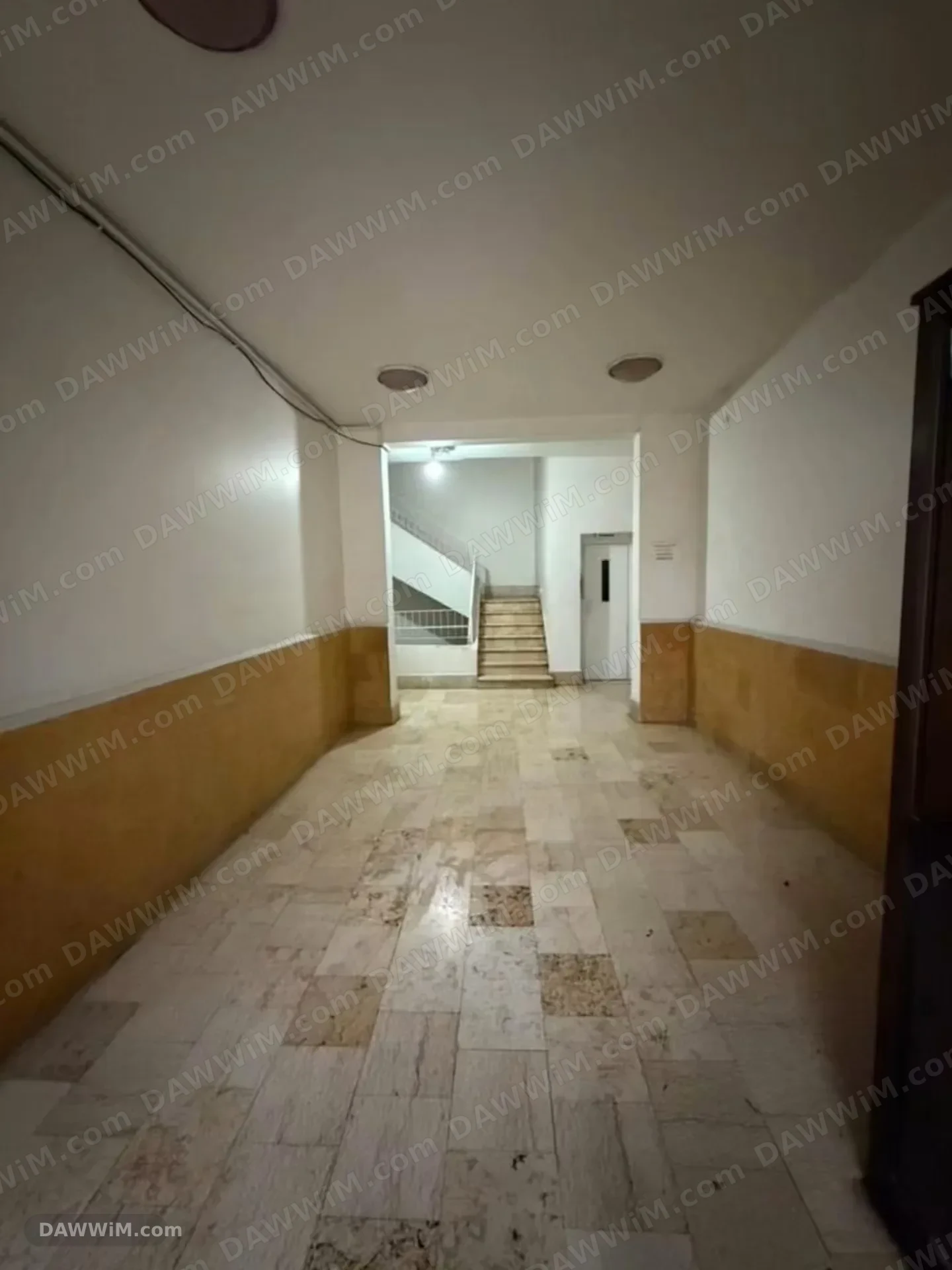 شقة سكنية للبيع بمساحة 300 متر في حي المحافظة، حلب