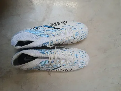 حذاء كرة قدم Nike Air Zoom للبيع
