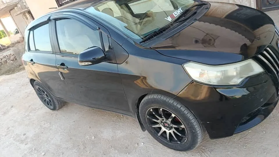 سيارة للبيع موديل 2010 بحالة نظيفة