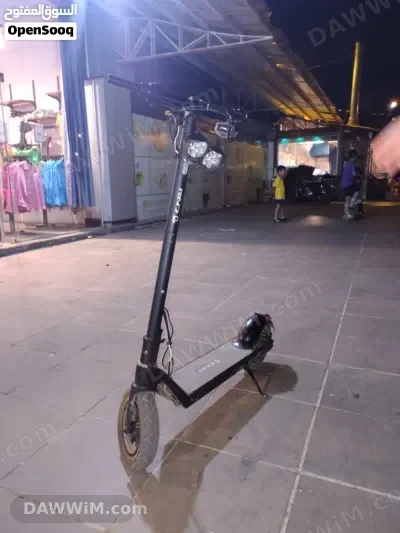 سكوتر كهربائي سريع بحالة جيدة
