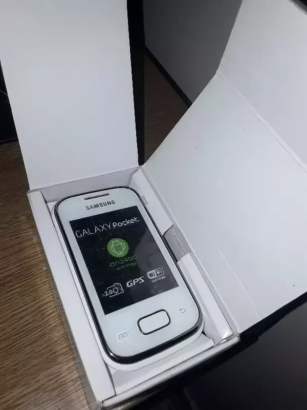 موبايل سامسونج جالاكسي بوكيت بحالة جيدة مع الكرتون والملحقات