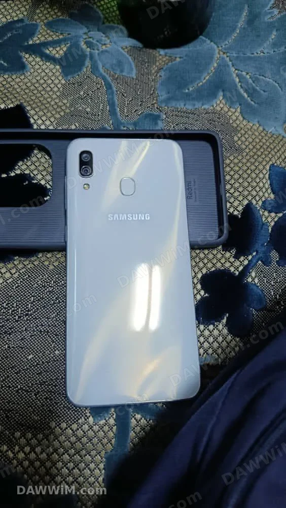 مجموعة معروضات: موبايلات iBRIT و Samsung A30 ومطحنة قهوة