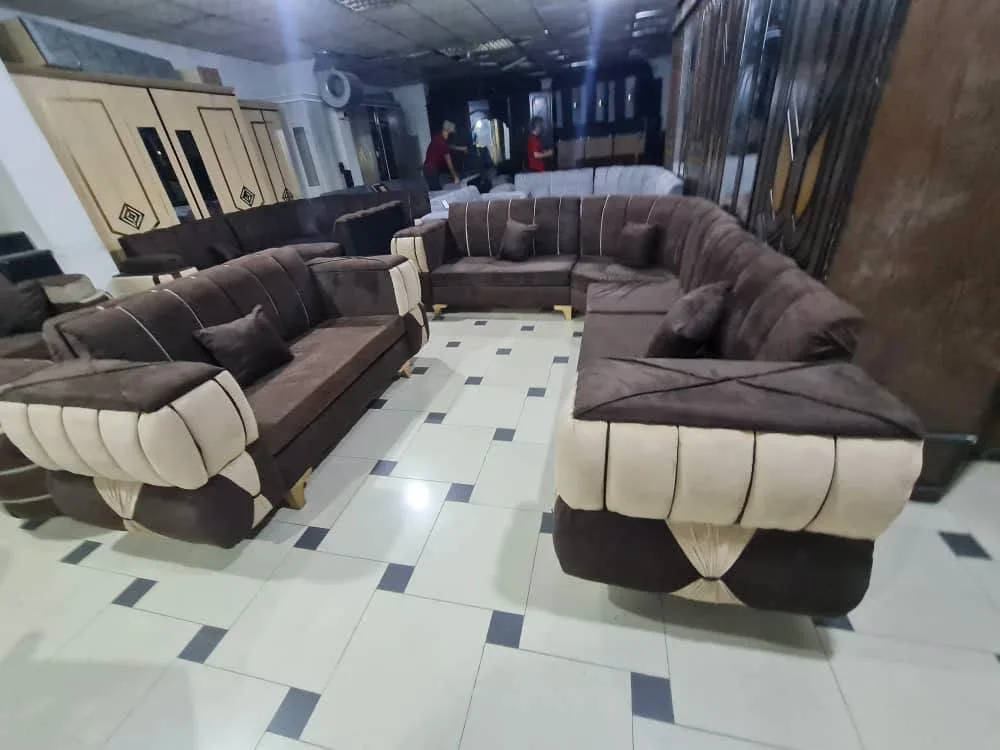 طقم كنب مفروشات موديل جديد مع طاولات هدية