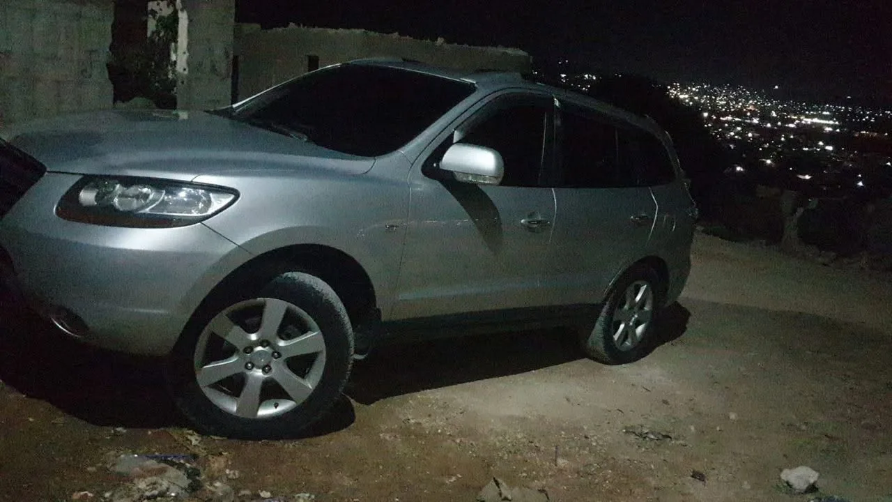 سيارة هيونداي سنتافي للإيجار