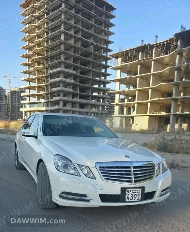 سيارة مرسيدس بنز E300 موديل 2011