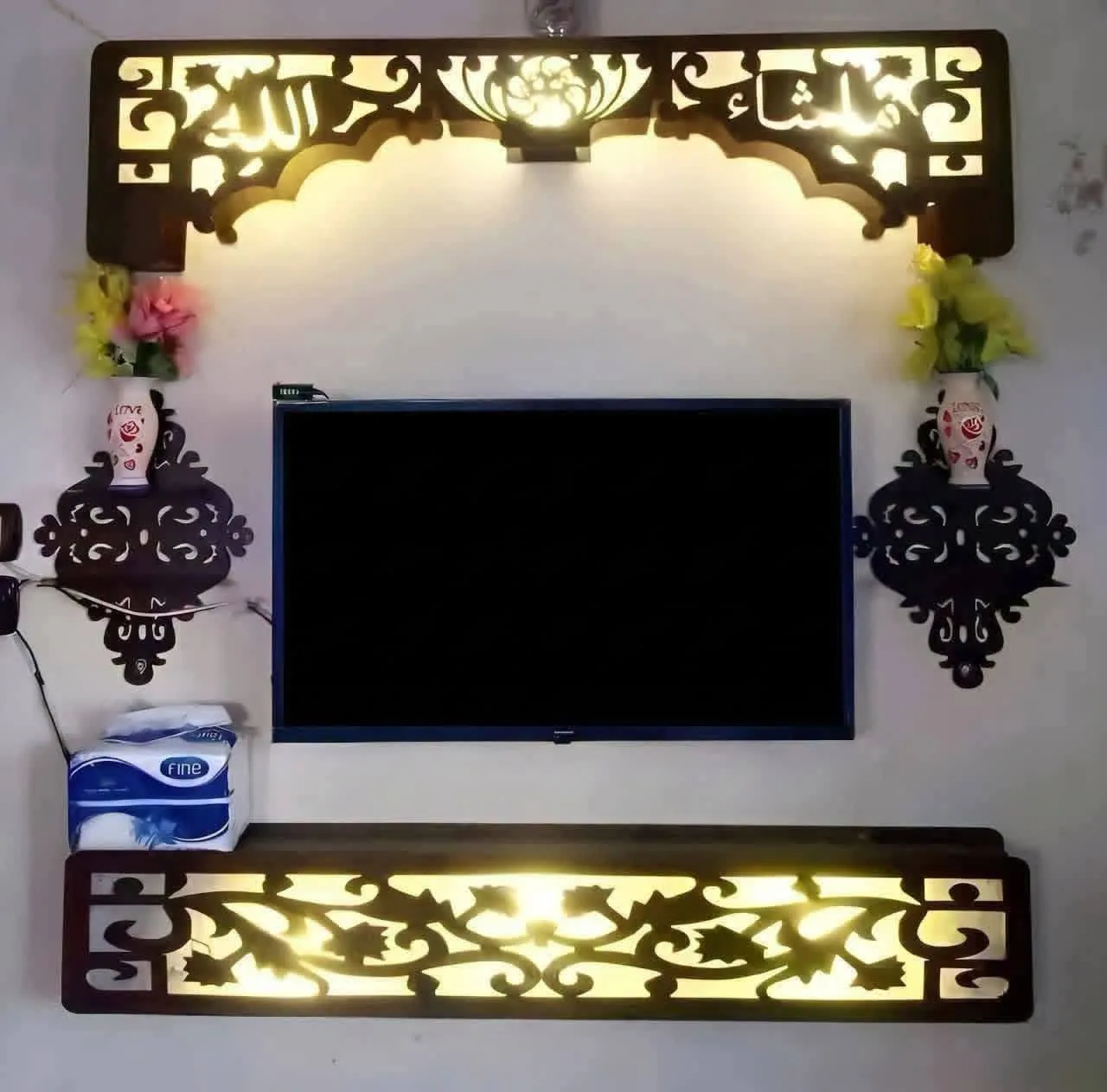 ديكور شاشة مع إضاءة LED بأشكال متعددة