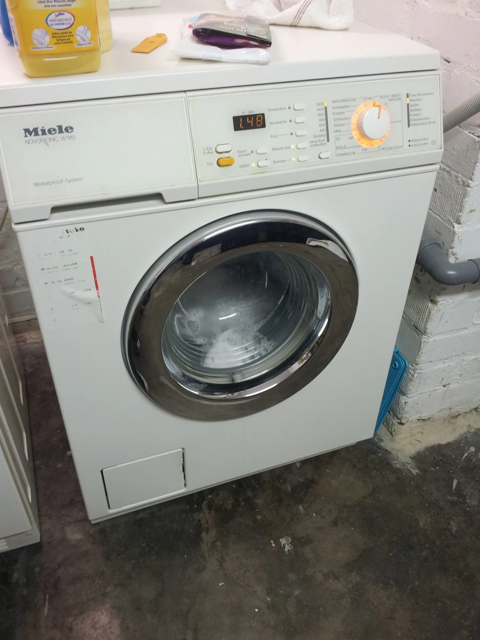 غسالة ملابس Miele NOVOTRONIC W985