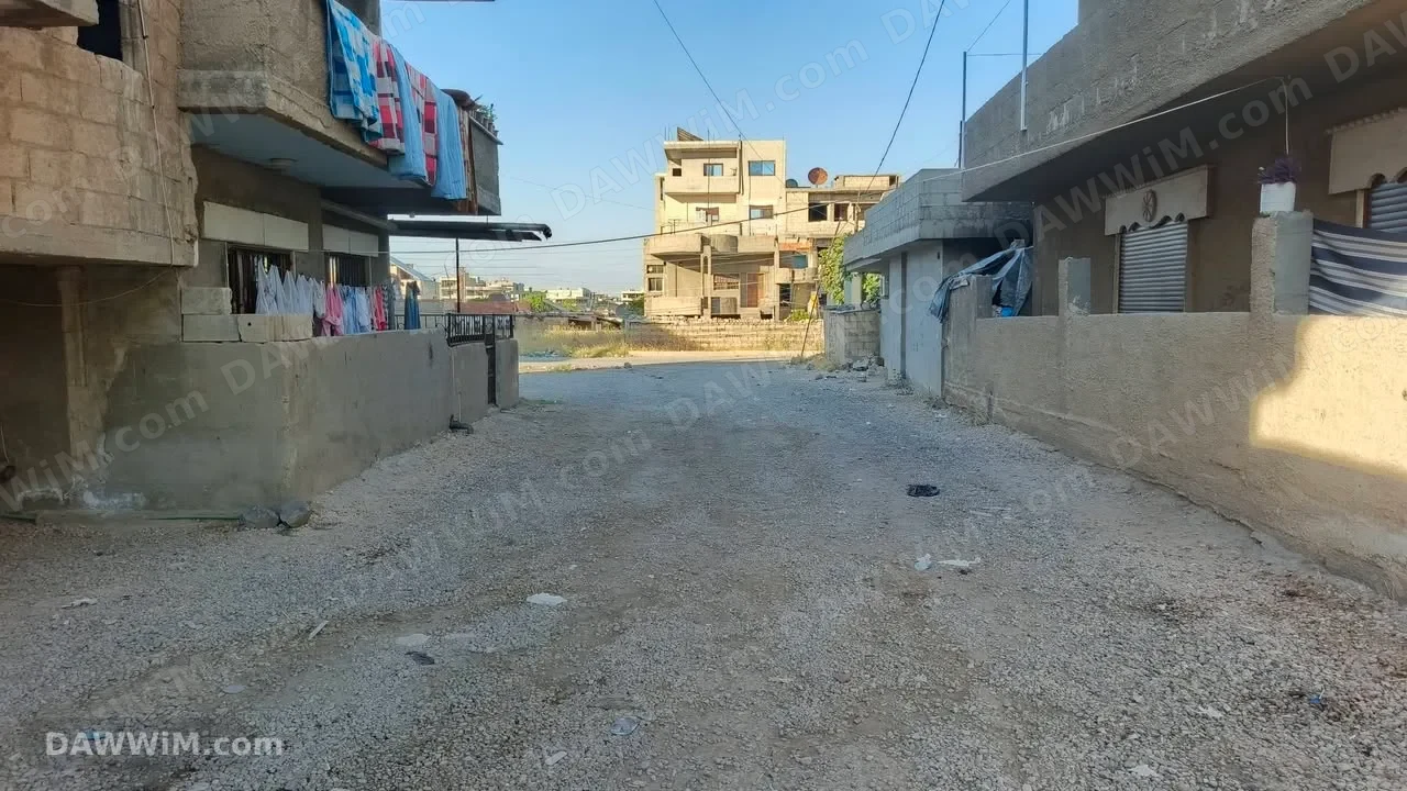 شقة طابق أرضي على العظم للبيع في ديريك