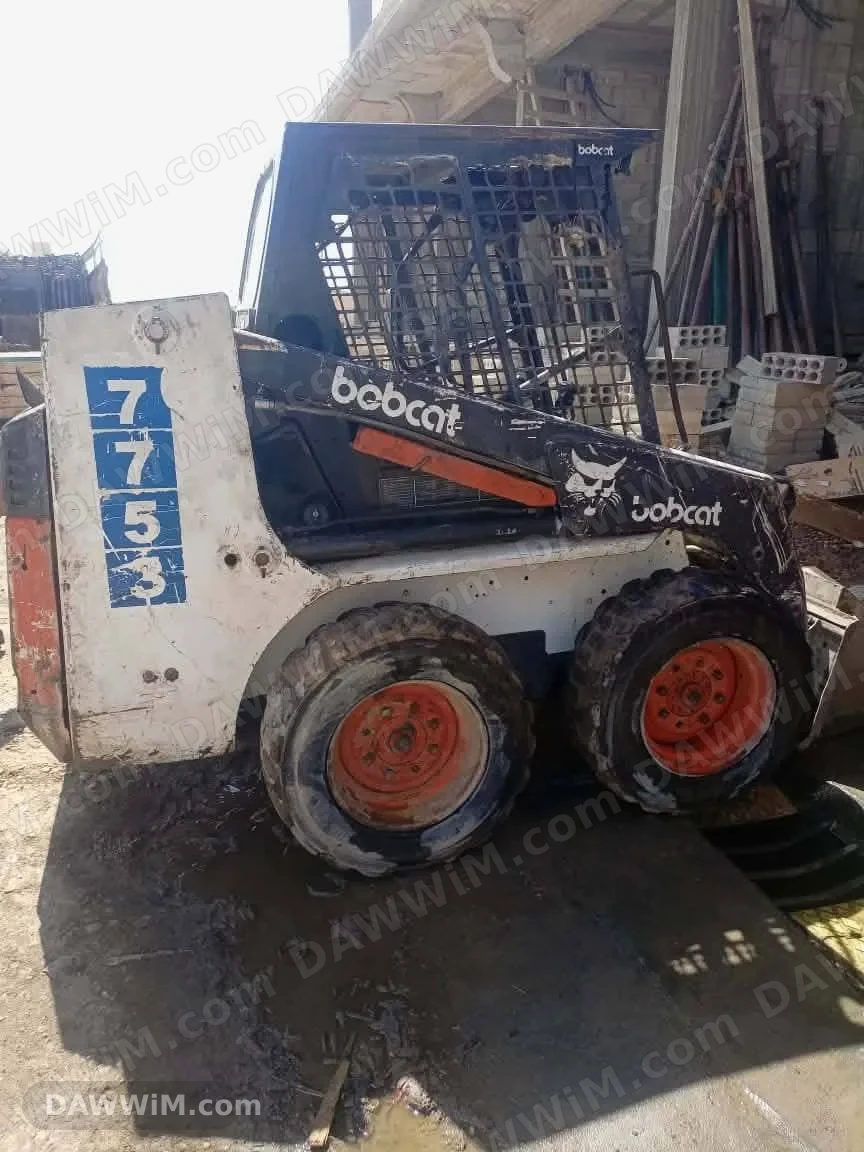 شاحنة ميتسوبيشي موديل 2002 مع معدات عمل كاملة