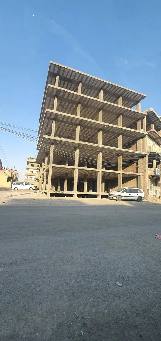 للبيع بناء تجاري كامل مع محلات وشقق في الحسكة المفتي