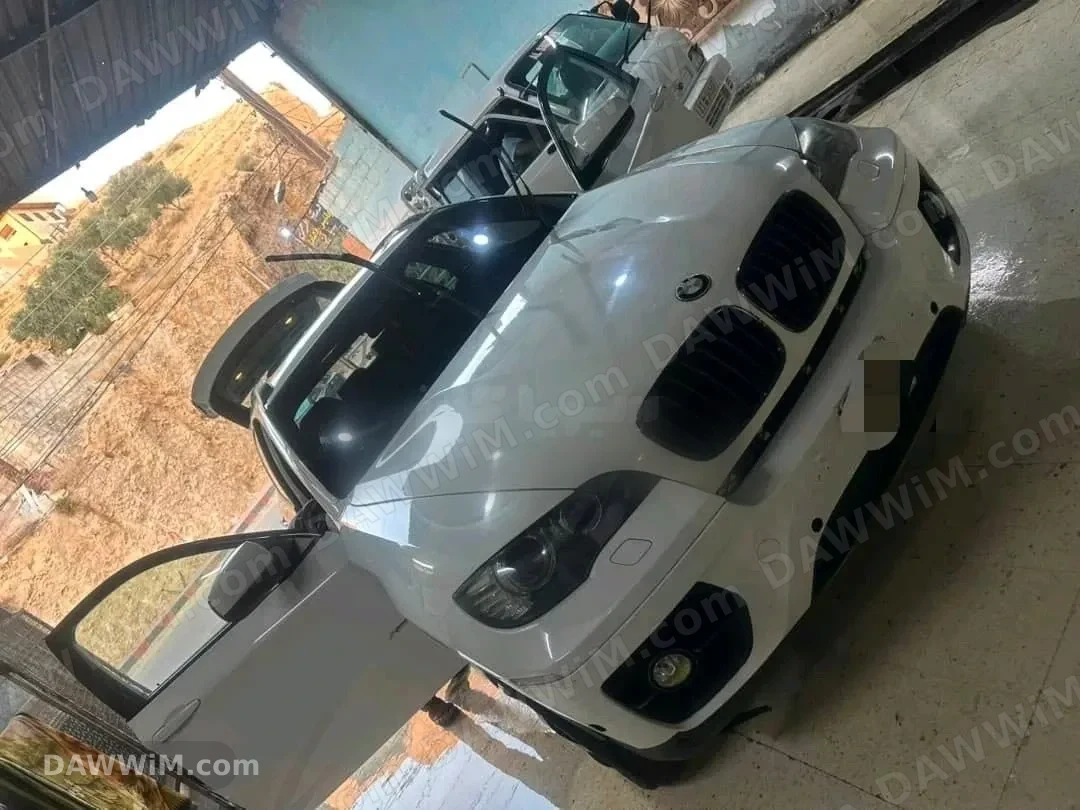سيارة BMW X6 موديل 2012