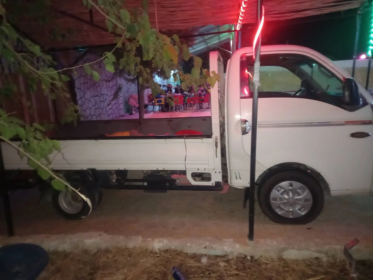 سيارة هيونداي اتش 100 سحبة 8 جنادل جاهزة للعمل