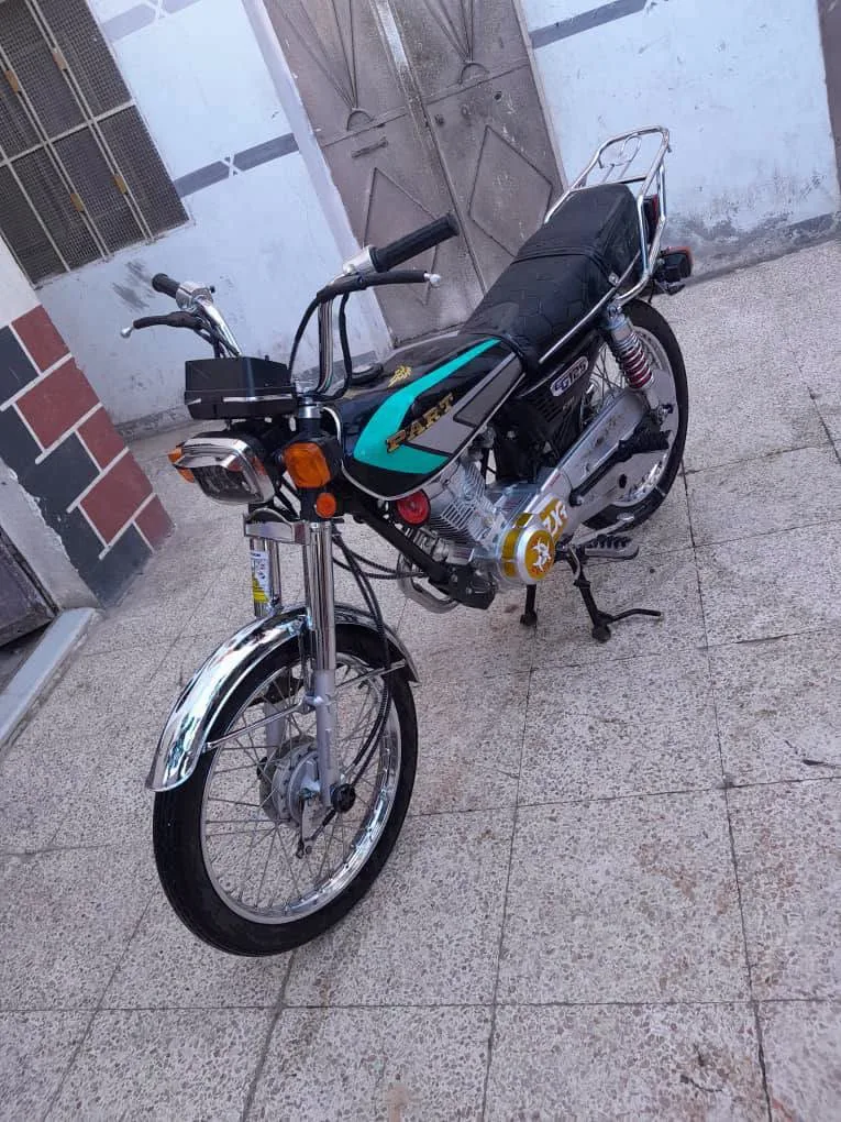 موتور باجاج 125 للبيع بحالة جيدة