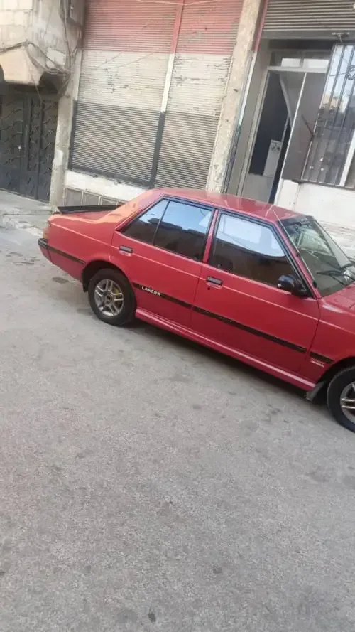 سيارة لانسر موديل 1983 منفوضة كامل