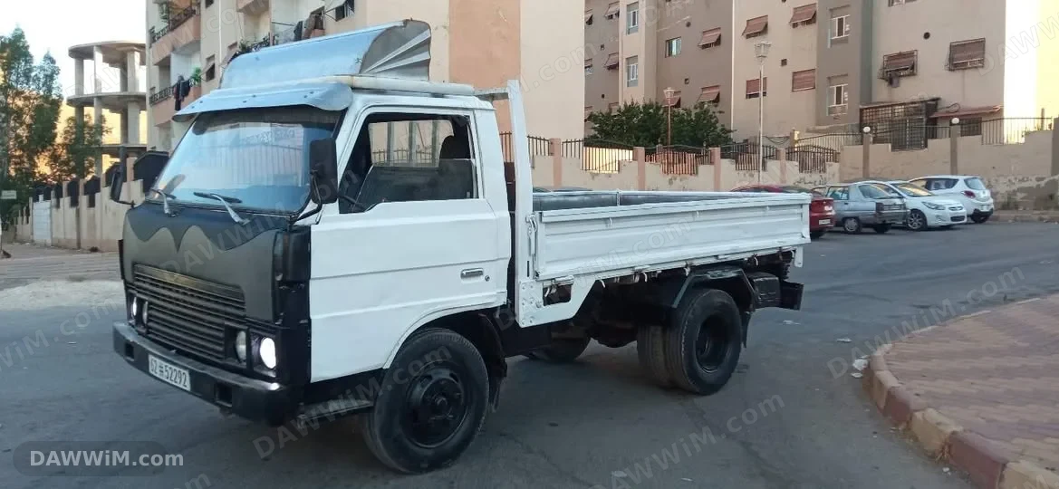 مازدا عريضة موديل 1981 للبيع