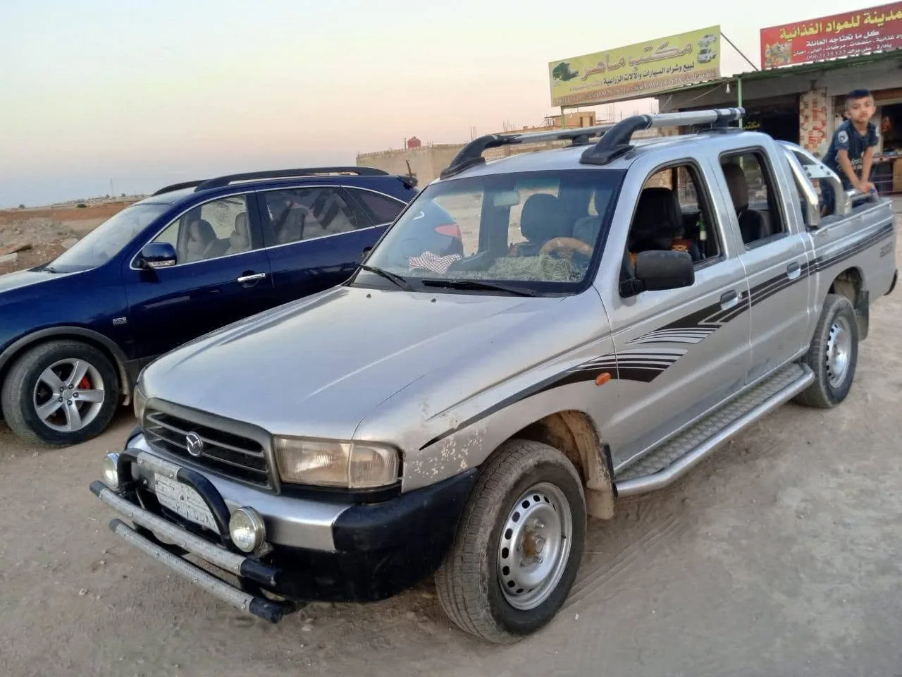 سيارة مازدا بيك أب معروضة للبيع