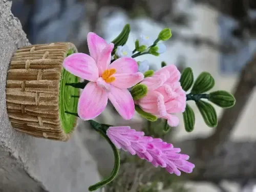 أصيص زهور مصنوع من أعواد الشانيل