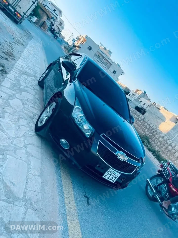 عرض سيارتين للبيع: لكزس وشيفروليه