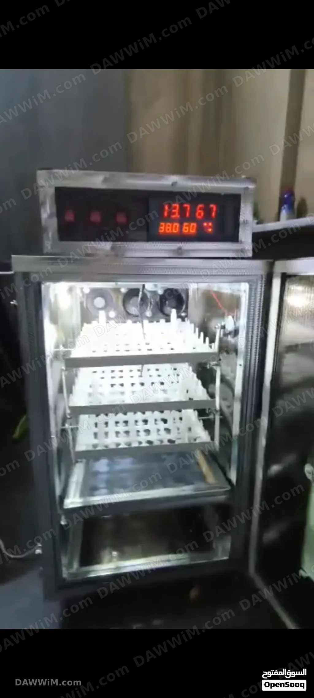 فقاسة بيض سعة 108 بيضة